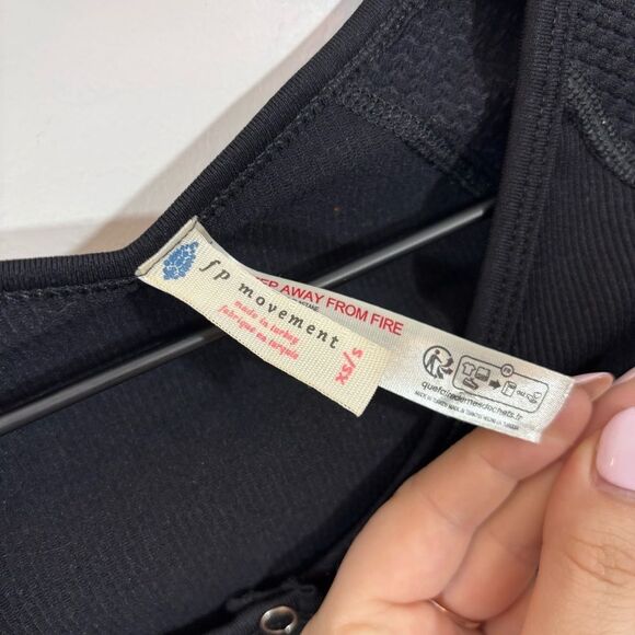 FREE PEOPLE MOVEMENT BAIL OUT LONG SLEEVE LAYER NEW with tags Size XS/S Black - Picture 10 of 13